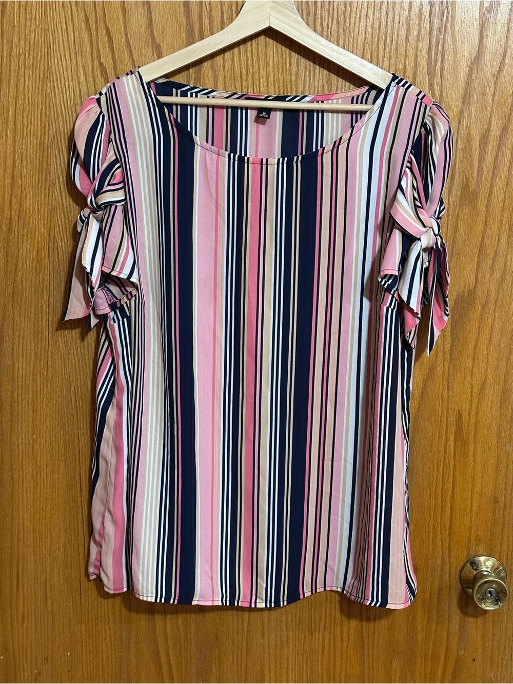 Roz & Ali women’s 1X Striped Tie-Sleeve Blouse bows on sleeves lightweight